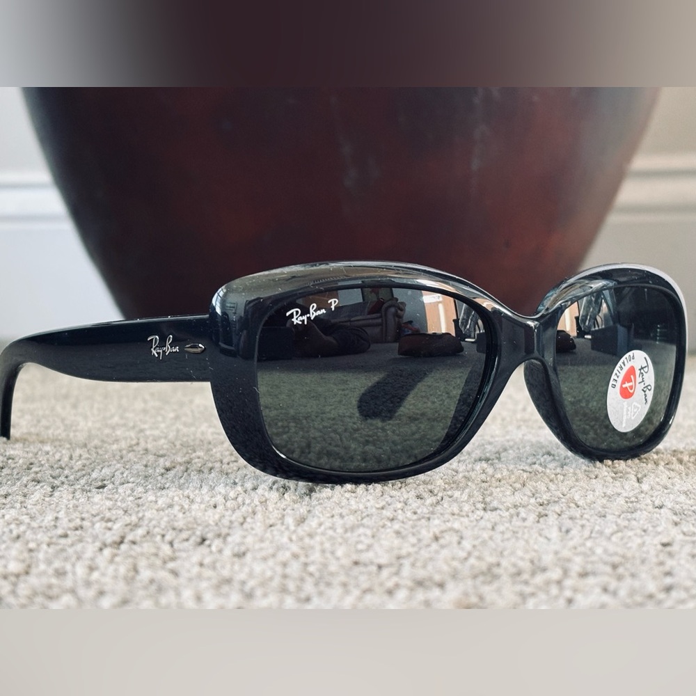 Brand New Never Worn Ray Ban sunglasses